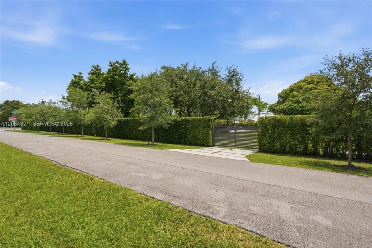 7240 Sunset Dr, Miami, FL 33143 Photo
