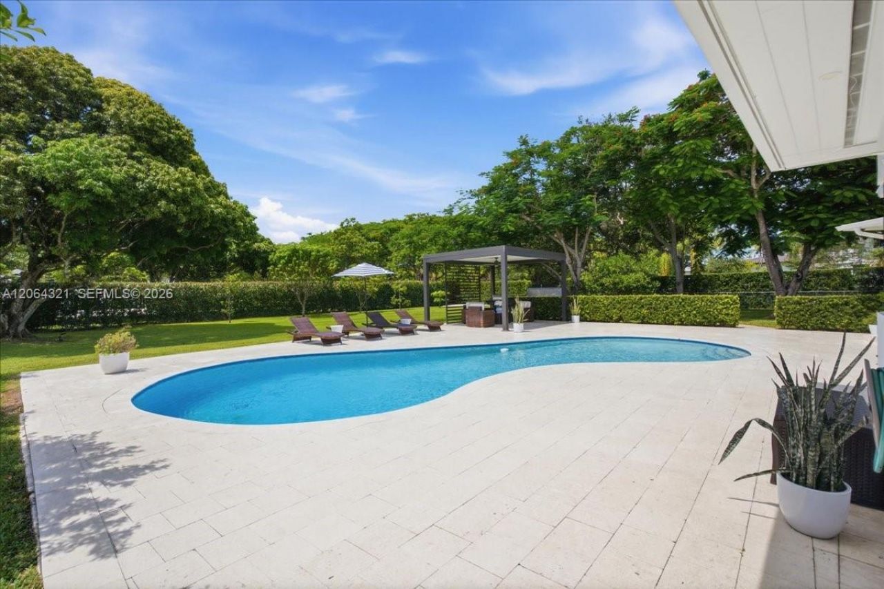 7240 Sunset Dr, Miami, FL 33143 Photo