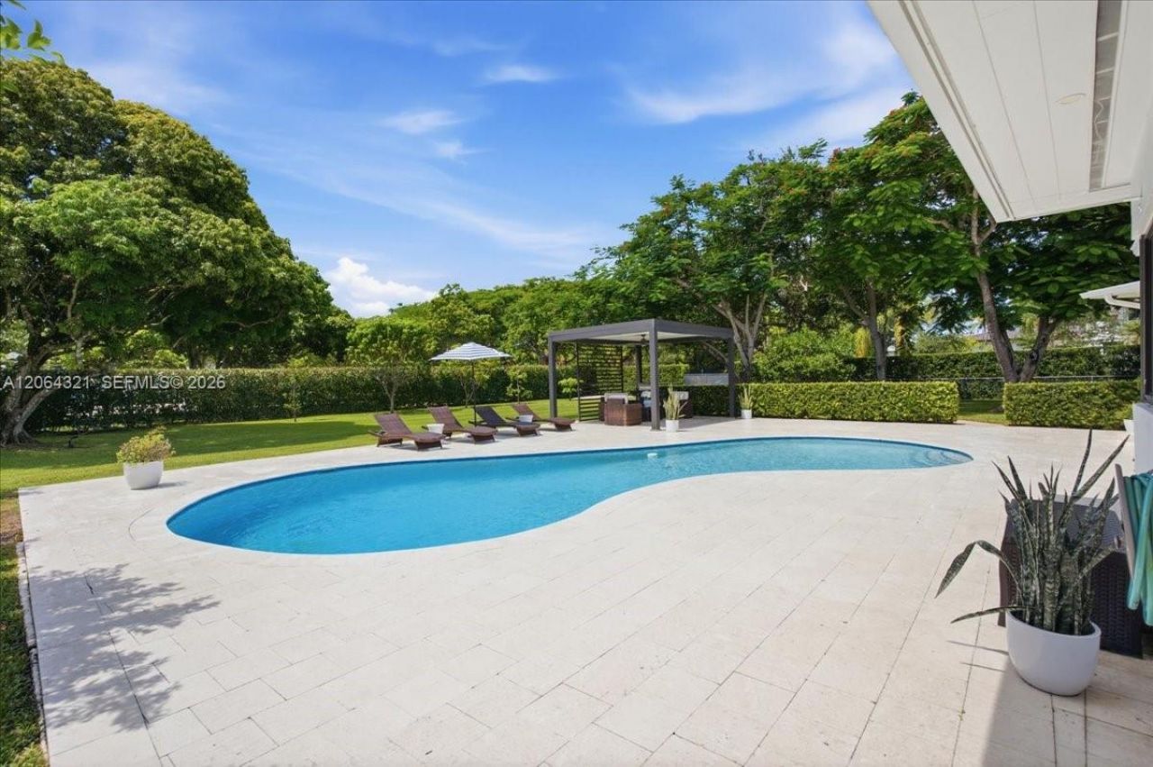 7240 Sunset Dr, Miami, FL 33143 Photo