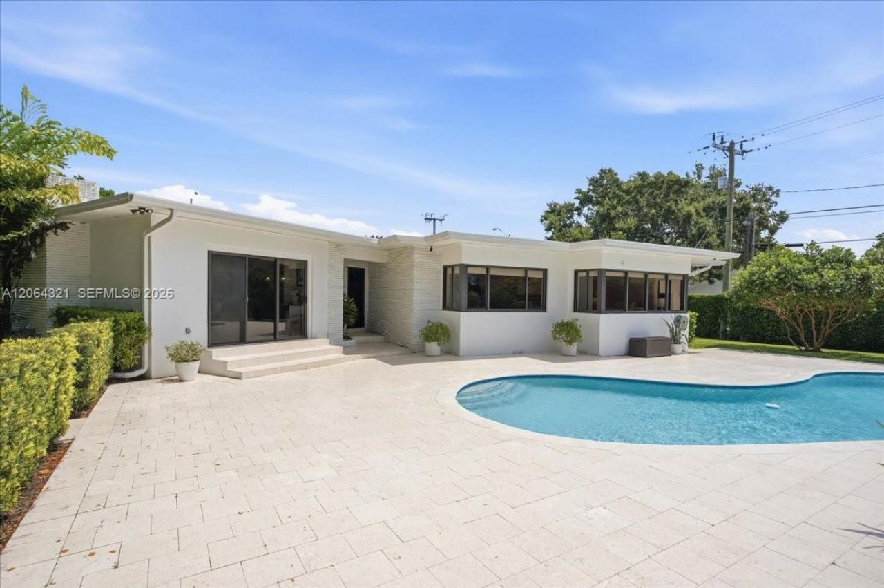 7240 Sunset Dr, Miami, FL 33143 Photo