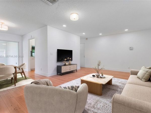 8830 NW 17th St , Plantation, FL 33322