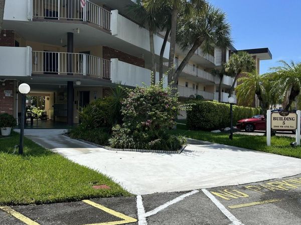 2900 NW 47TH Terrace, Unit 105B, Lauderdale Lakes, FL 33313