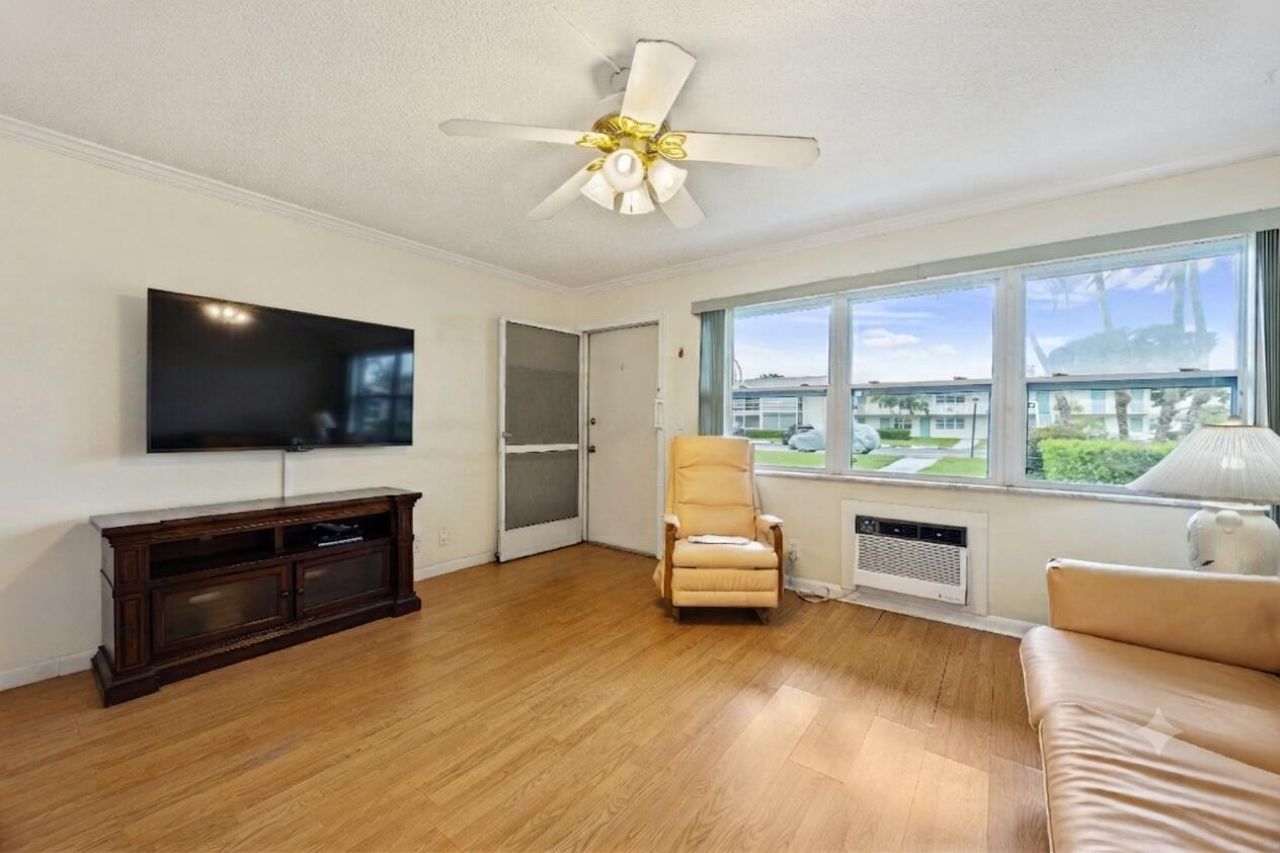 200 Horizons W, Unit 106, Boynton Beach, FL 33435 Photo