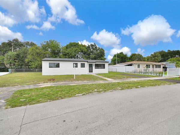 16930 NW 37th Pl , Miami Gardens, FL 33055
