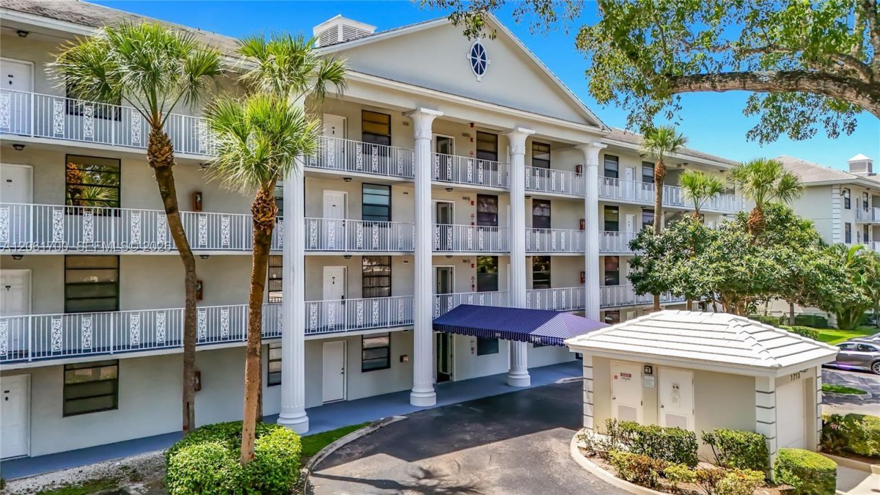 1713 Whitehall Dr , Unit 404, Davie, FL 33324 Photo