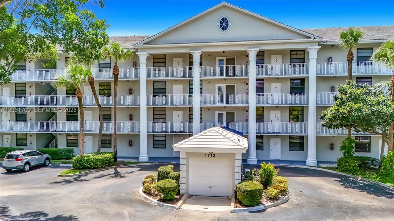 1713 Whitehall Dr , Unit 404, Davie, FL 33324 Photo