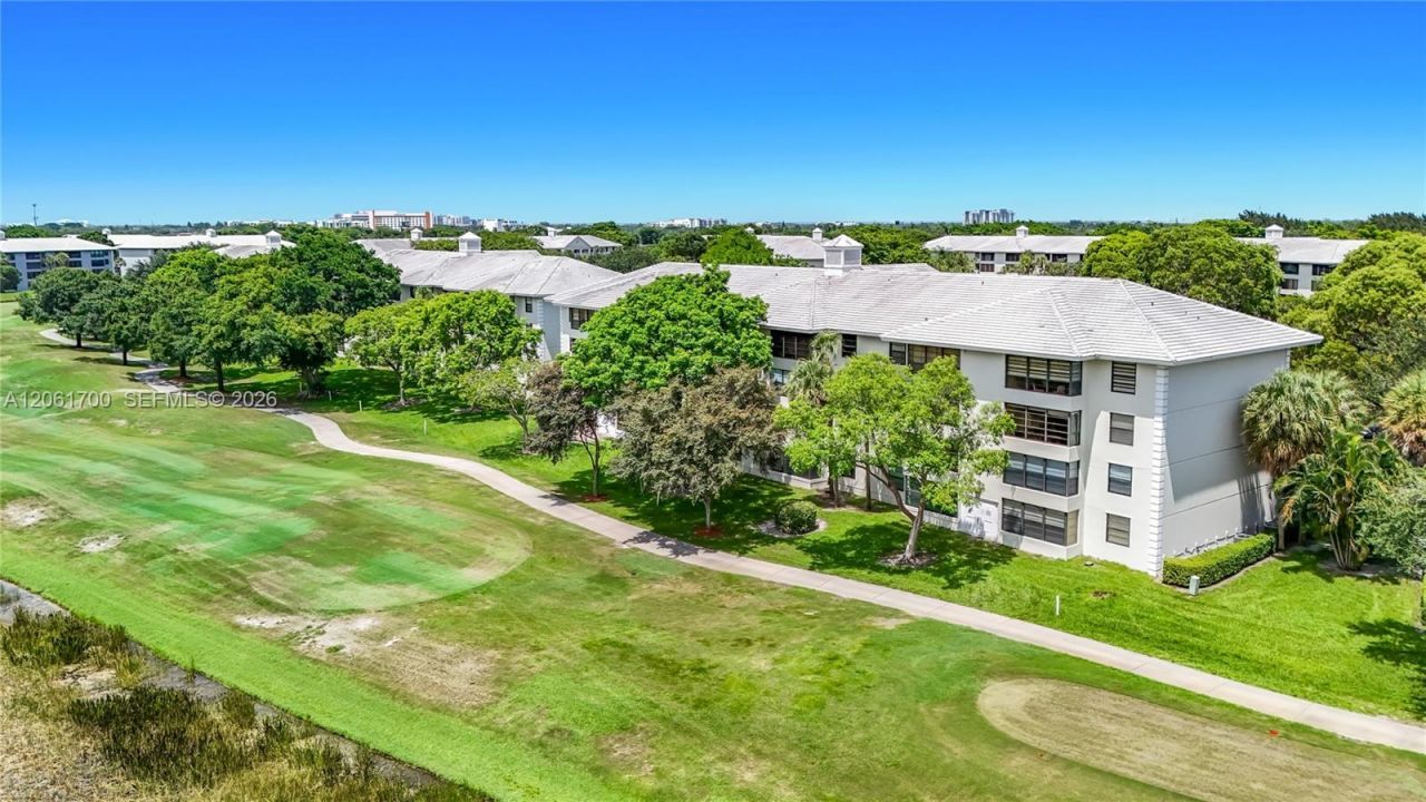 1713 Whitehall Dr , Unit 404, Davie, FL 33324 Photo