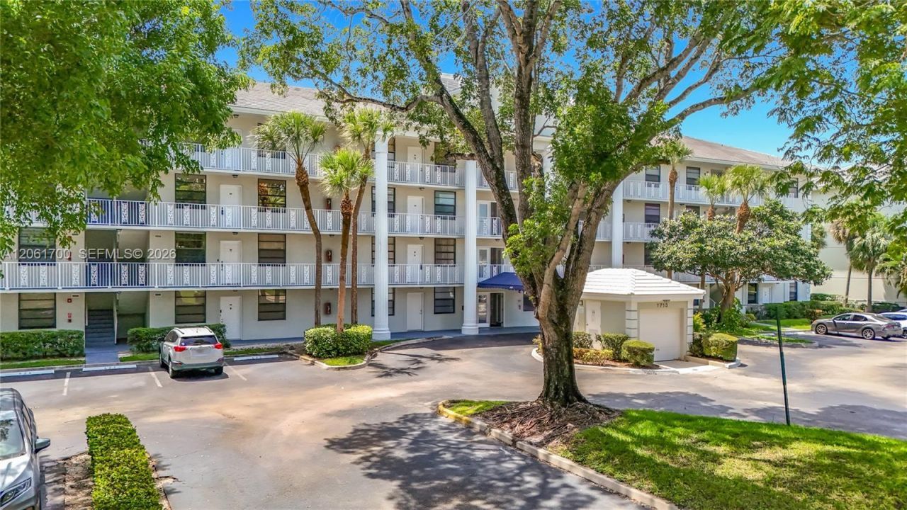 1713 Whitehall Dr , Unit 404, Davie, FL 33324 Photo
