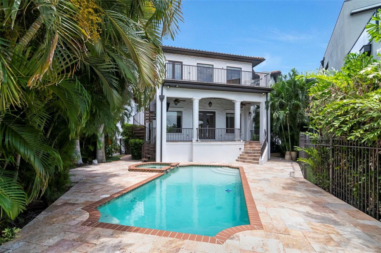 5211 W Neptune Way, Tampa, FL 33609 Photo