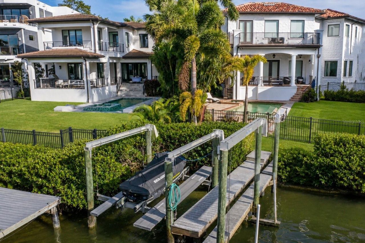 5211 W Neptune Way, Tampa, FL 33609 Photo