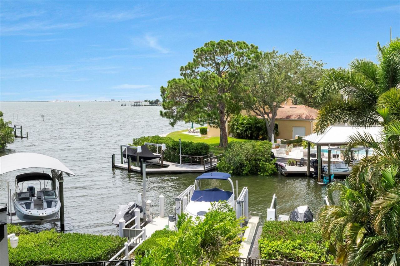 5211 W Neptune Way, Tampa, FL 33609 Photo