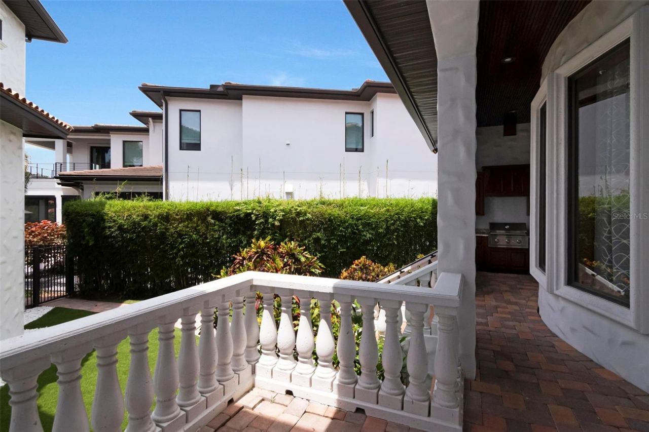 5211 W Neptune Way, Tampa, FL 33609 Photo