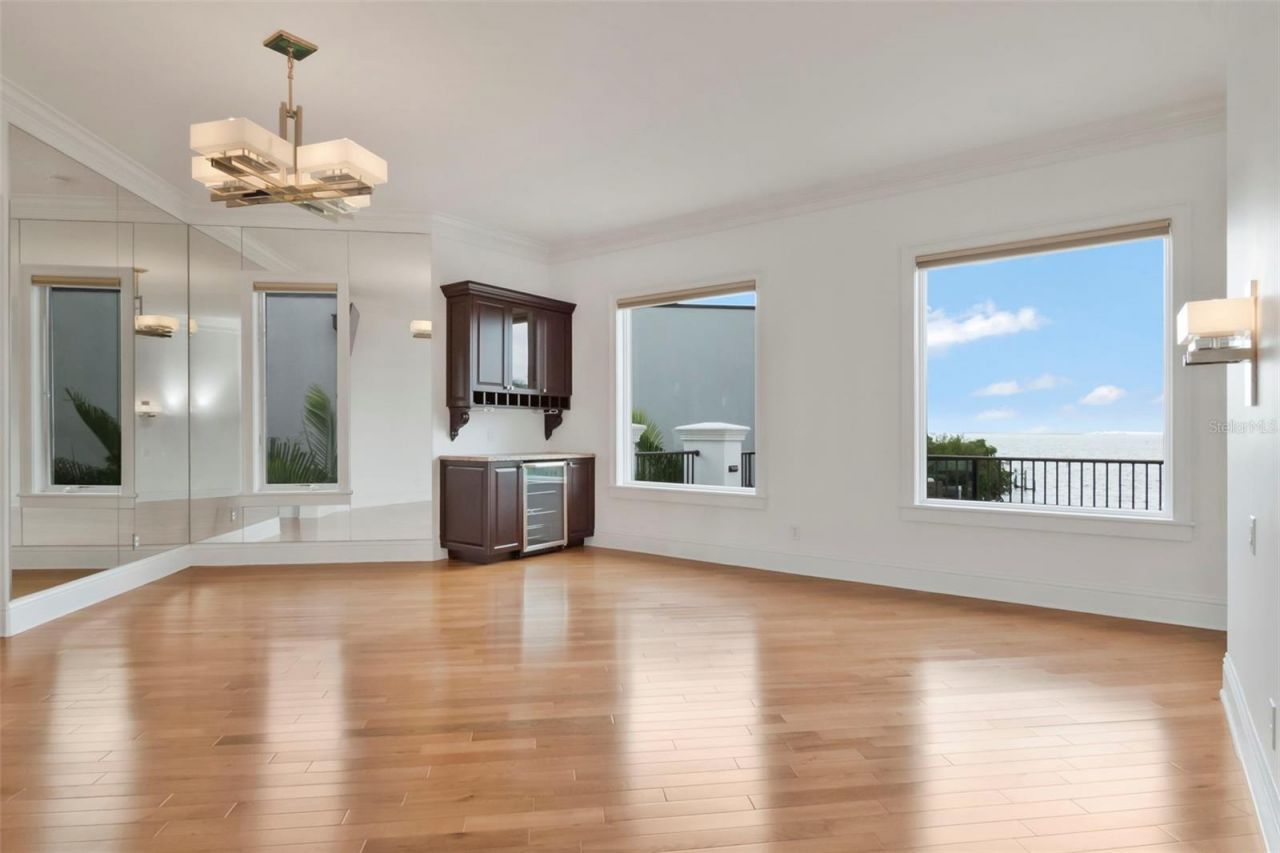 5211 W Neptune Way, Tampa, FL 33609 Photo