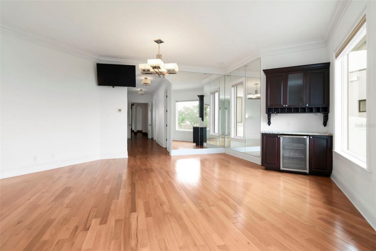 5211 W Neptune Way, Tampa, FL 33609 Photo