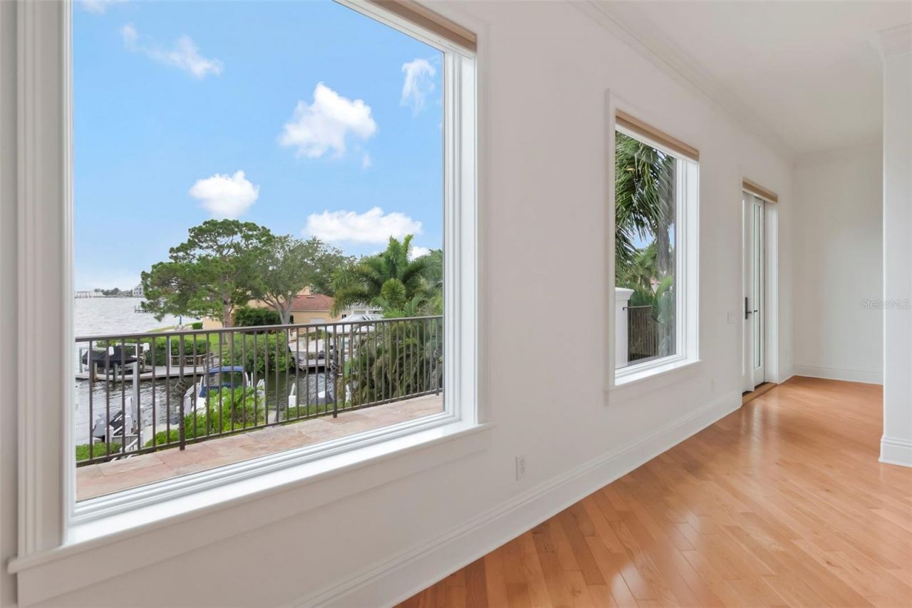 5211 W Neptune Way, Tampa, FL 33609 Photo
