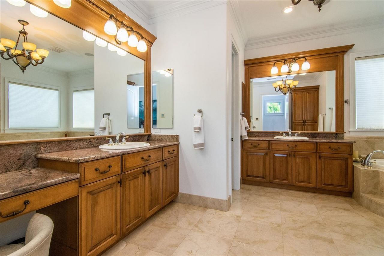 5211 W Neptune Way, Tampa, FL 33609 Photo