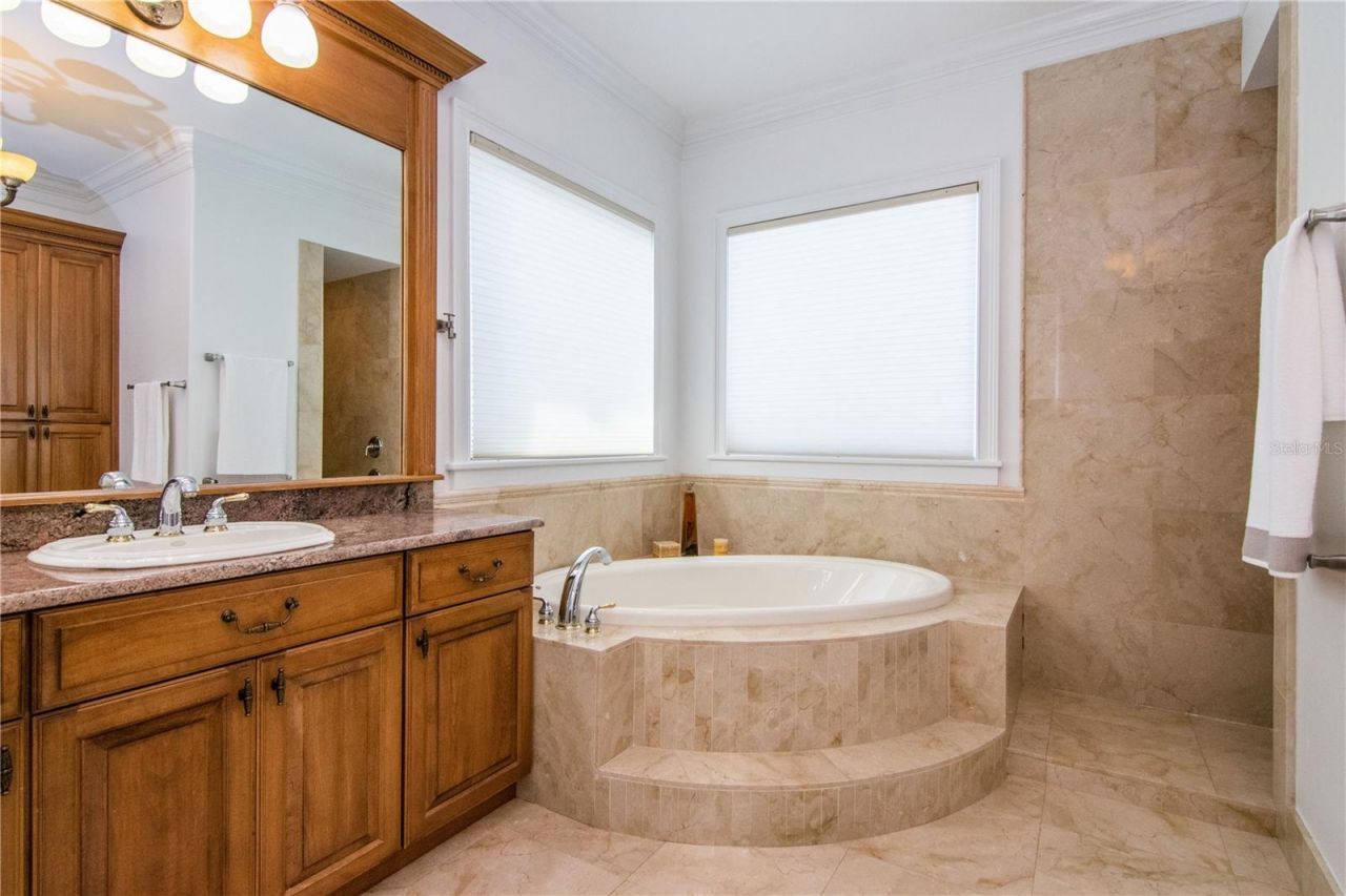 5211 W Neptune Way, Tampa, FL 33609 Photo