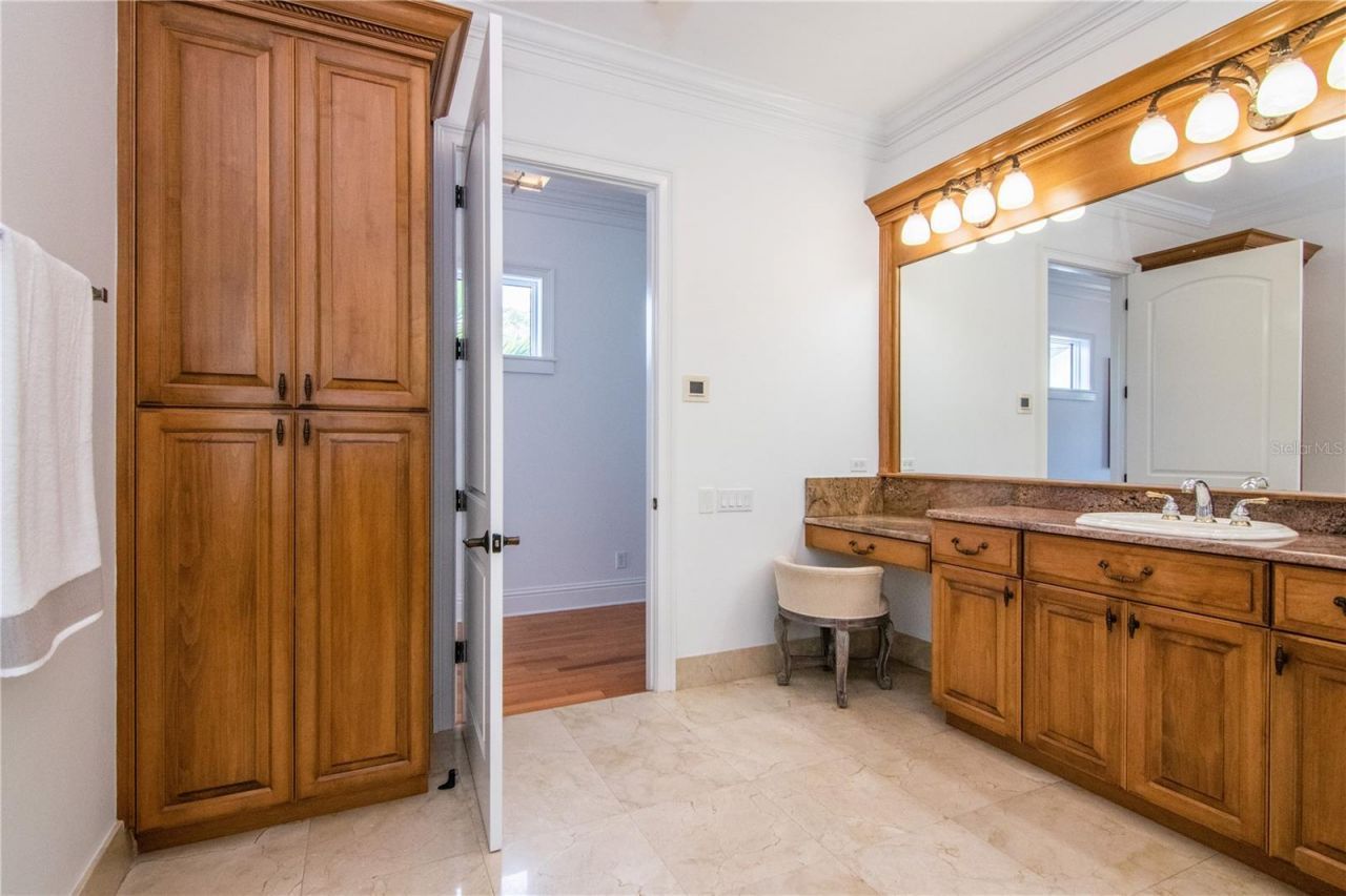 5211 W Neptune Way, Tampa, FL 33609 Photo