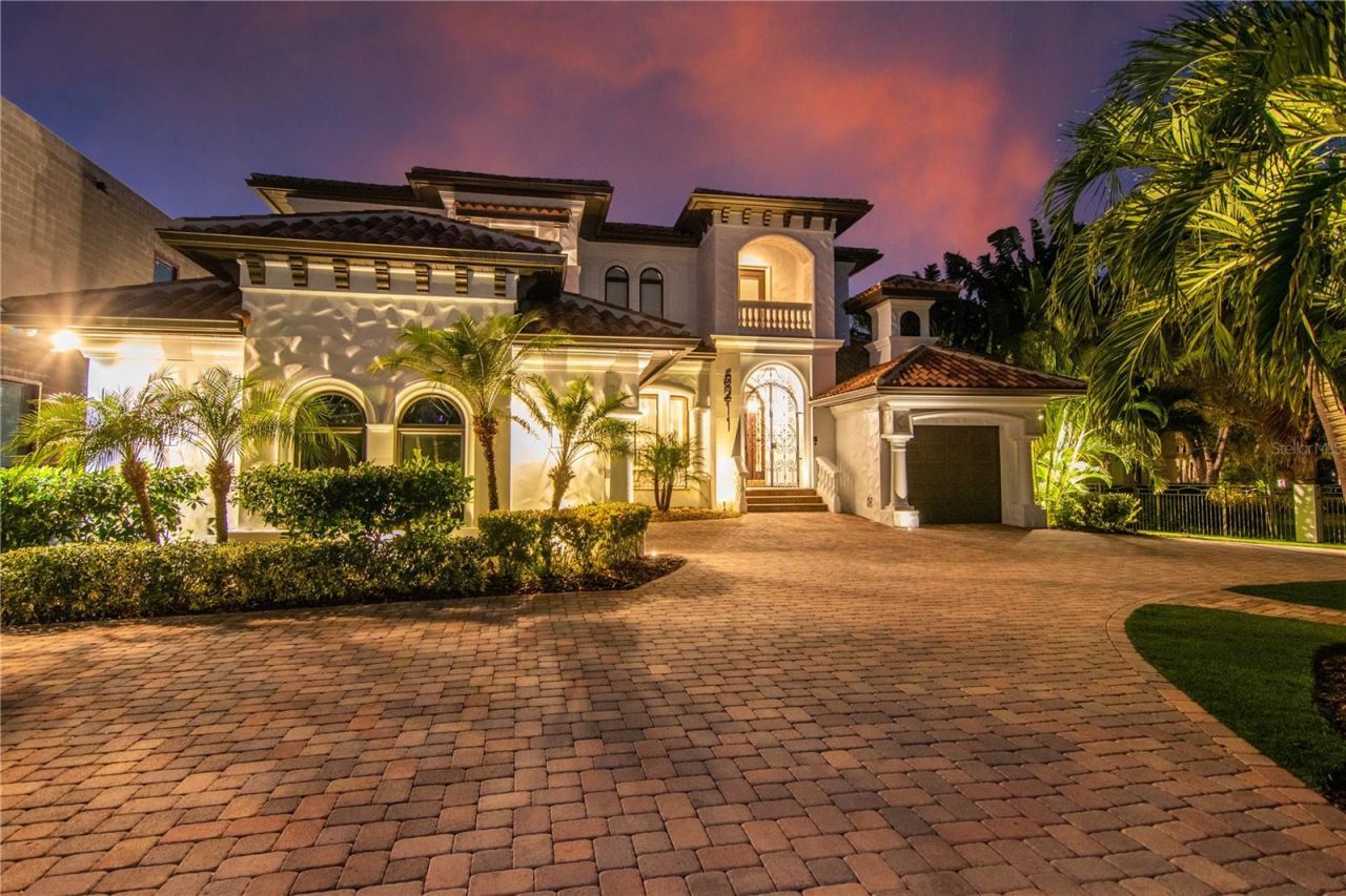 5211 W Neptune Way, Tampa, FL 33609 Photo