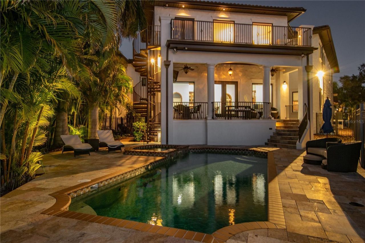 5211 W Neptune Way, Tampa, FL 33609 Photo