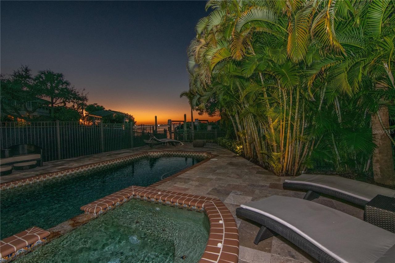 5211 W Neptune Way, Tampa, FL 33609 Photo