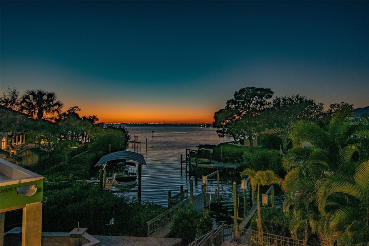 5211 W Neptune Way, Tampa, FL 33609 Photo