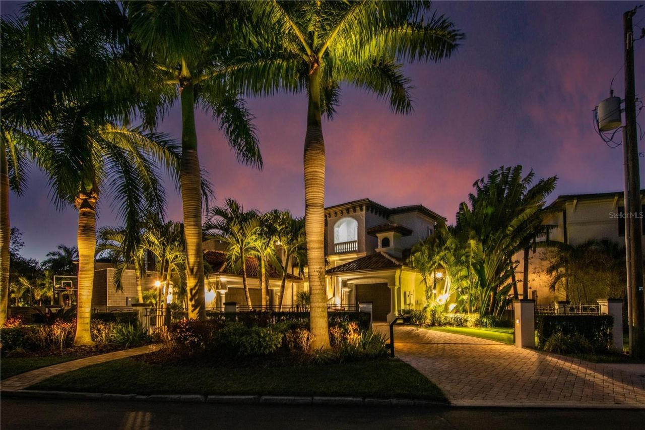 5211 W Neptune Way, Tampa, FL 33609 Photo