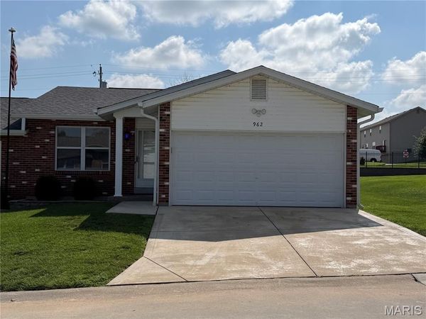 962 Windstream Drive , St Peters, MO 63376