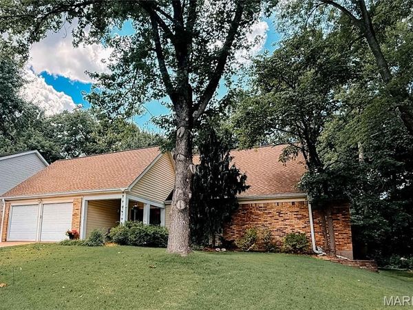 2045 Country Field Drive , Chesterfield, MO 63017