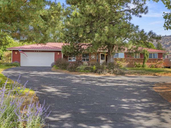 1151 Pine Grove Road, Klamath Falls, OR 97603