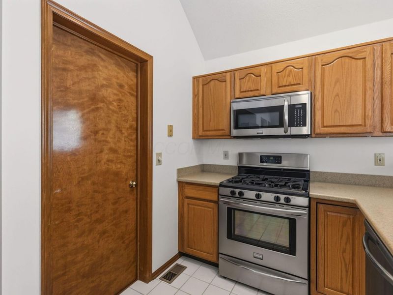 6526 Upper Lake Circle, Westerville, OH 43082 Photo 13