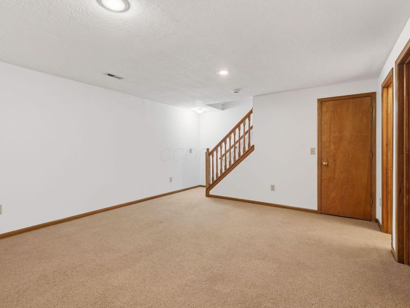 6526 Upper Lake Circle, Westerville, OH 43082 Photo 33