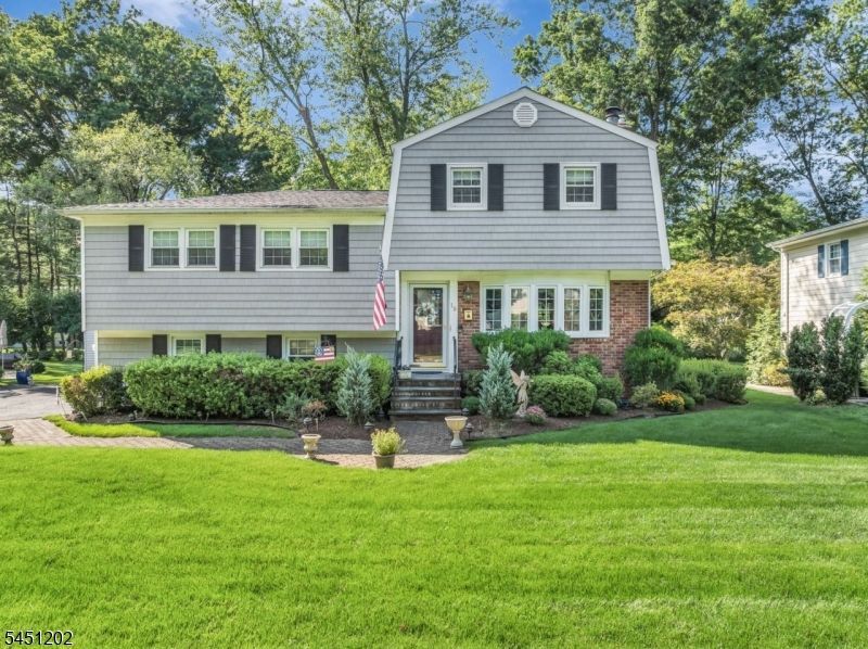 15 Etmore Pl, New Providence, NJ 07974 Main Photo