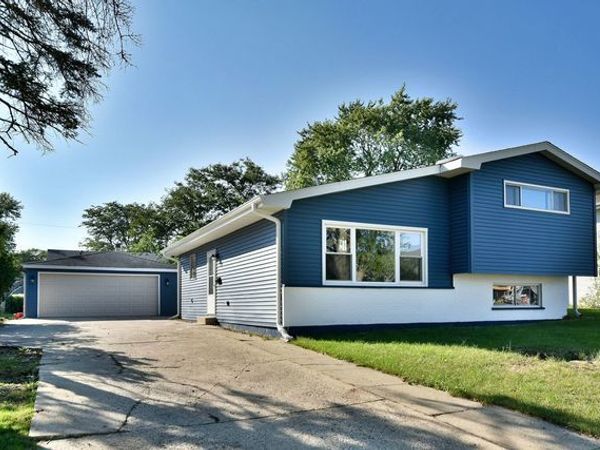 934 S Harvard Avenue , Addison, IL 60101