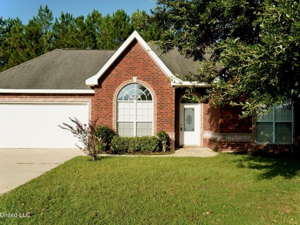 2933 Village Circle, Ocean Springs, MS 39564