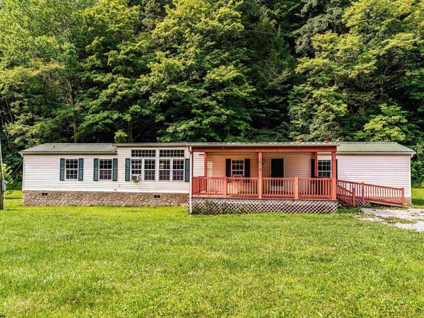 1676 Daybrook Road, Fairview, WV 26570