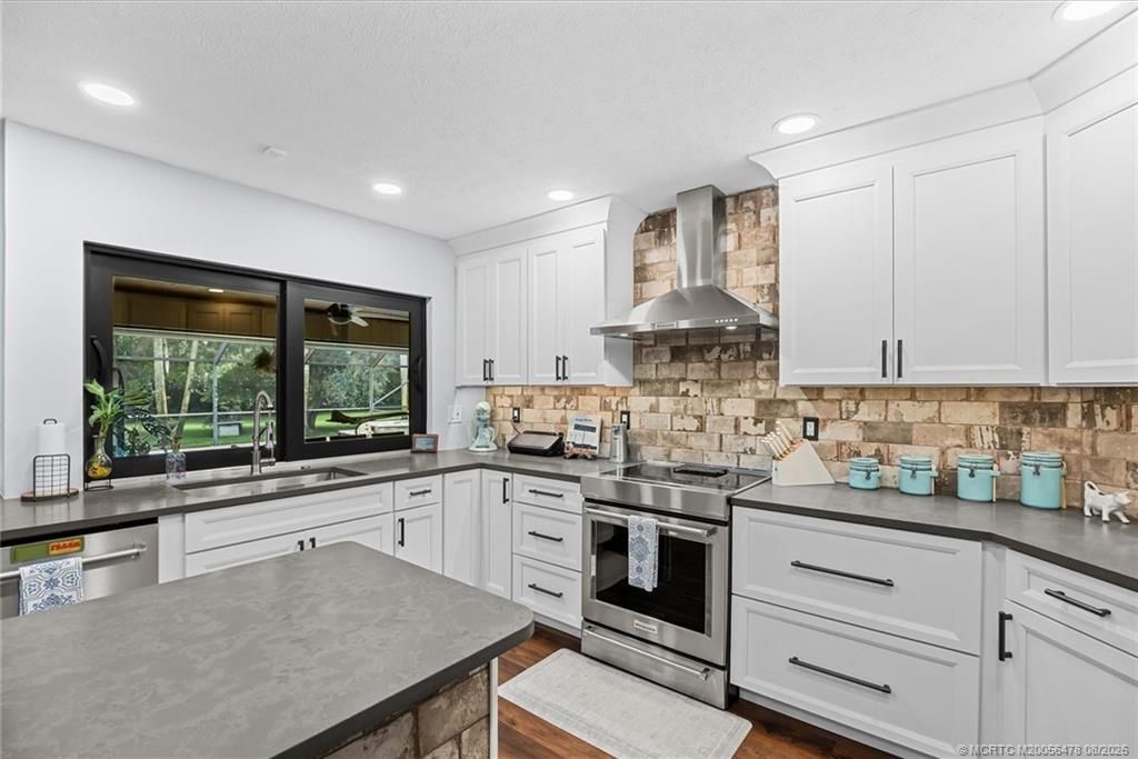 366 NE Ficus Terrace, Jensen Beach, FL 34957 Photo