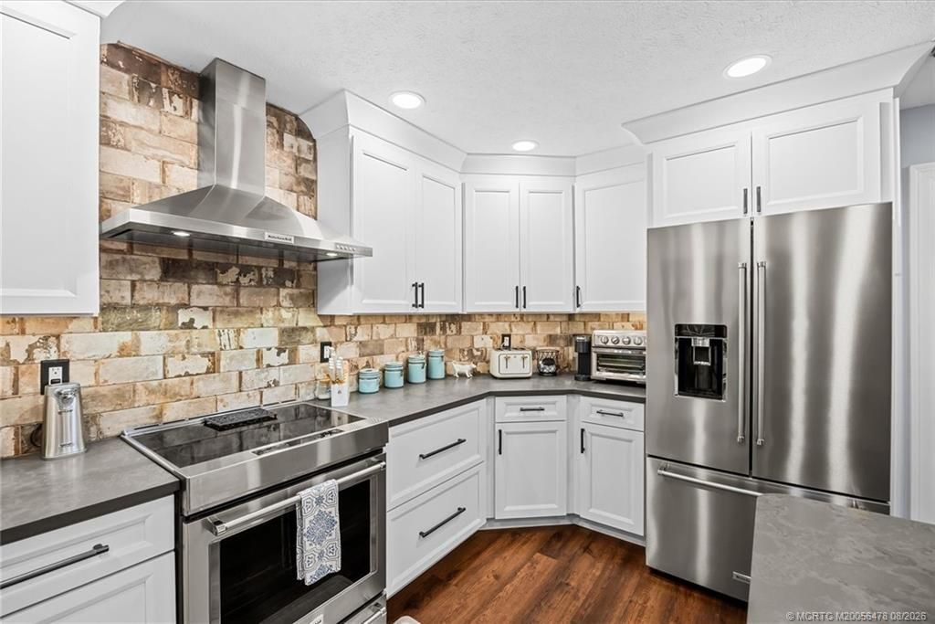 366 NE Ficus Terrace, Jensen Beach, FL 34957 Photo