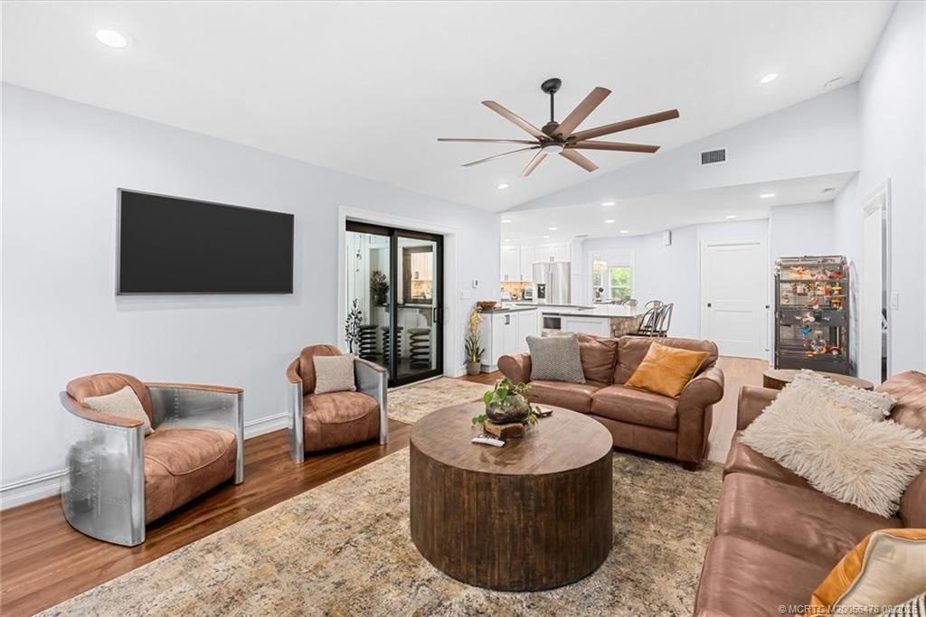 366 NE Ficus Terrace, Jensen Beach, FL 34957 Photo