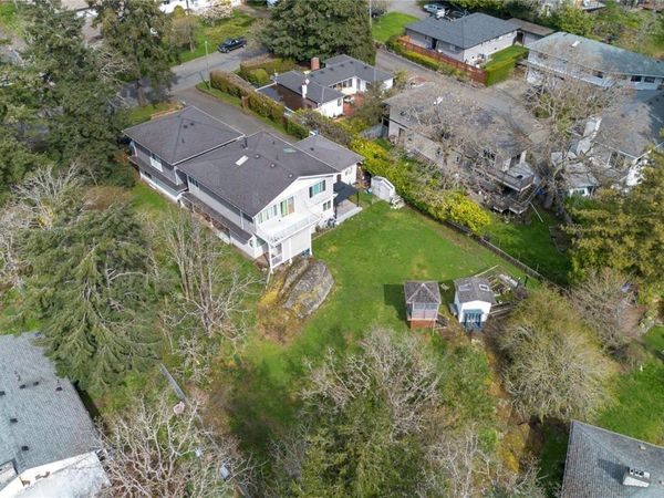 863 Parklands Dr , Esquimalt, BC V9A 4L6