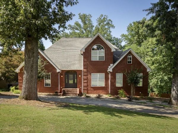 251 Hazelwood Ln, Florence, AL 35634