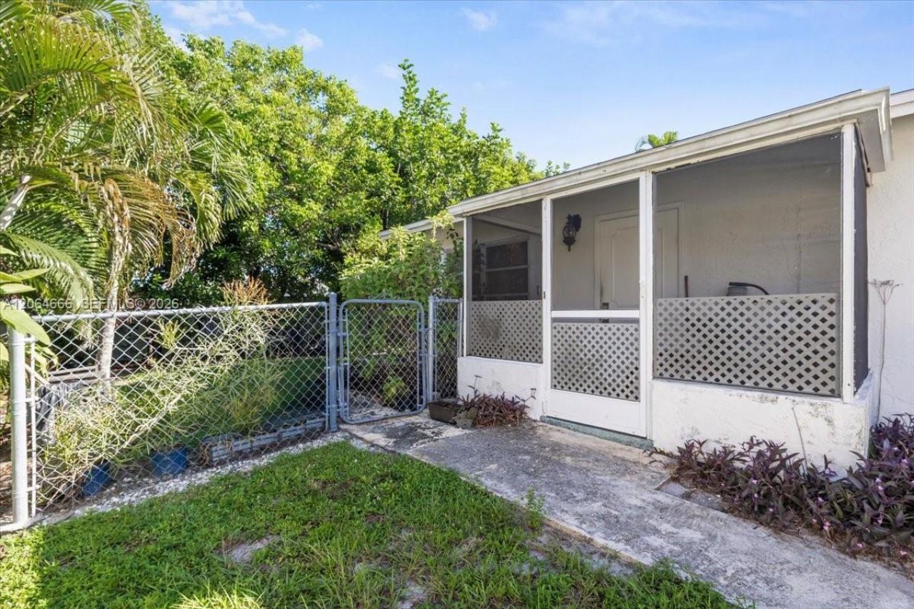 681/683 95th Ave N , Naples, FL 34108 Photo
