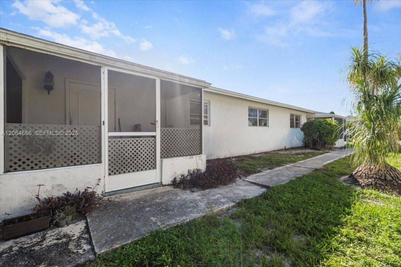 681/683 95th Ave N , Naples, FL 34108 Photo