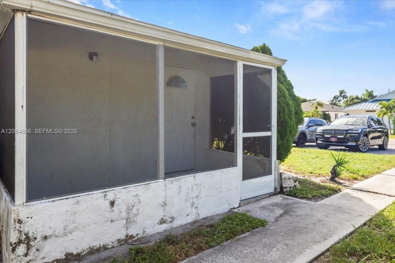 681/683 95th Ave N , Naples, FL 34108 Photo