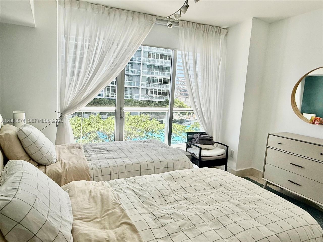 475 Brickell Ave , Unit 1609, Miami, FL 33131 Photo