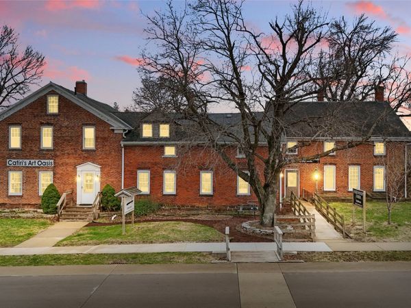 4506 220th Trl , Amana, IA 52203