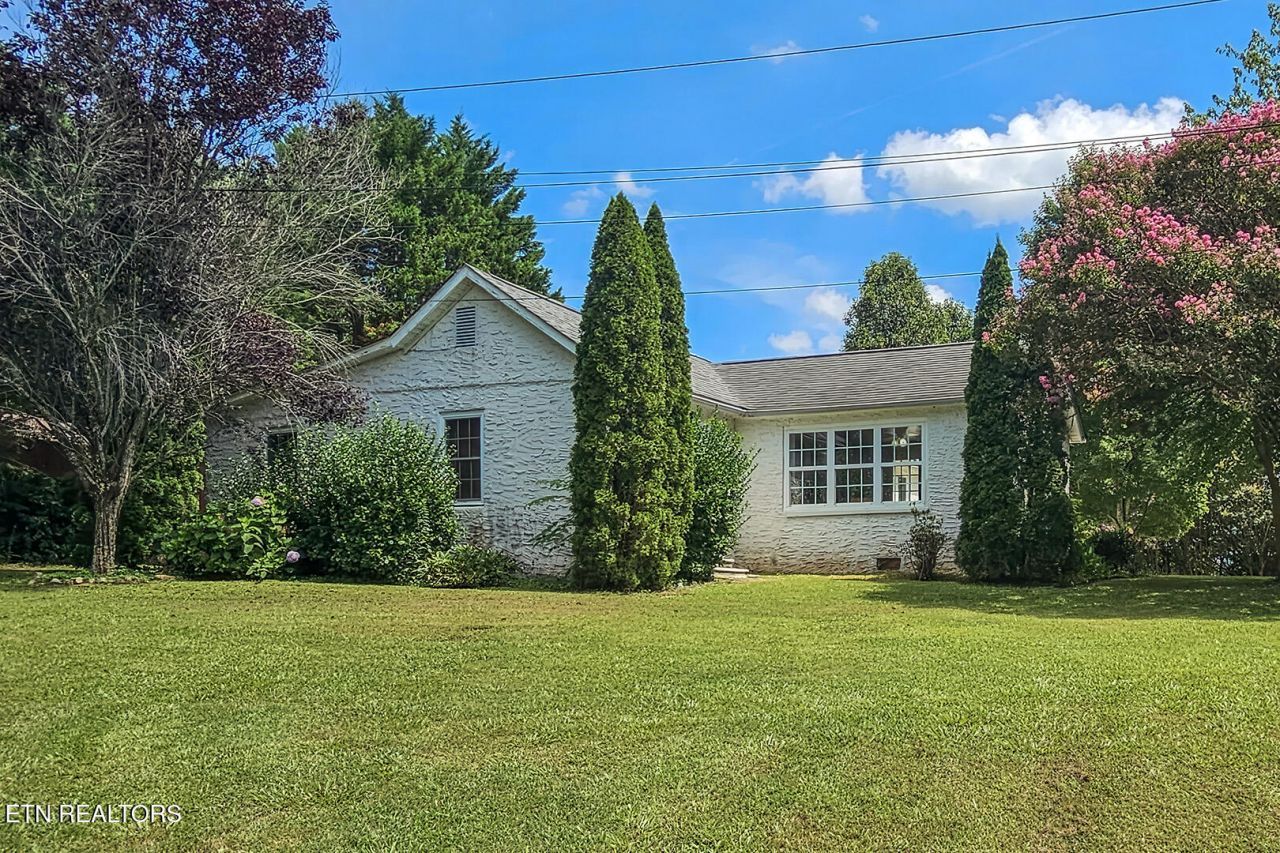 1029 E Race St, Kingston, TN 37763 Main Photo