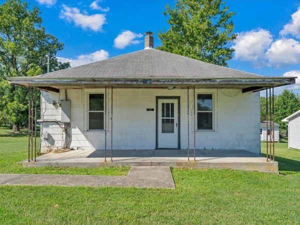 112 1st AVE, Cloverdale, VA 24077
