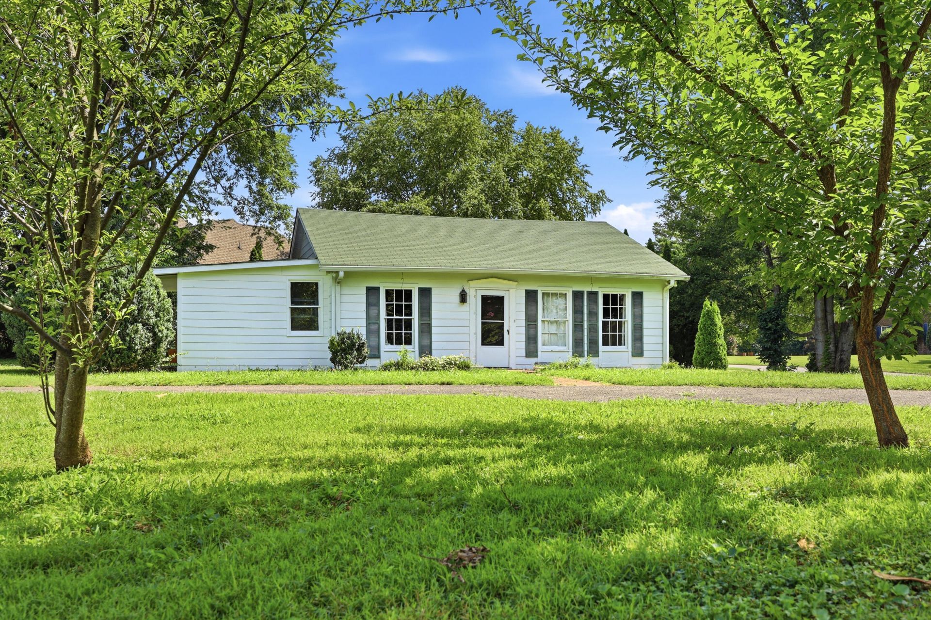 2037 Woodchase Close Ne, Cleveland, TN 37311 Main Photo