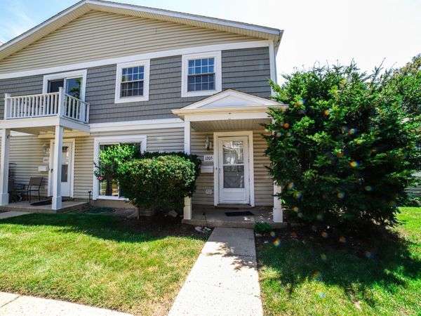 1205 Quincy Court , Wheeling, IL 60090
